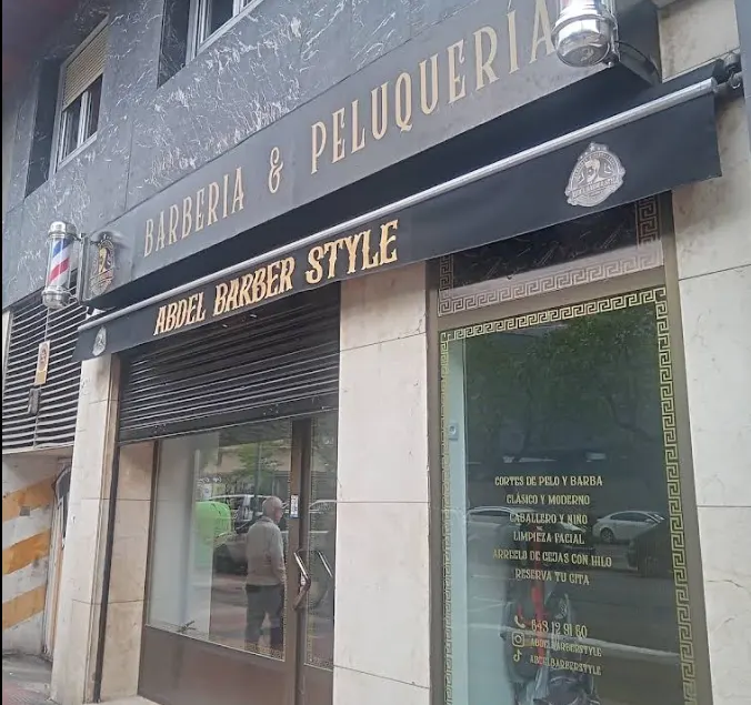 Entrada de la barbería Abdel Barber Style